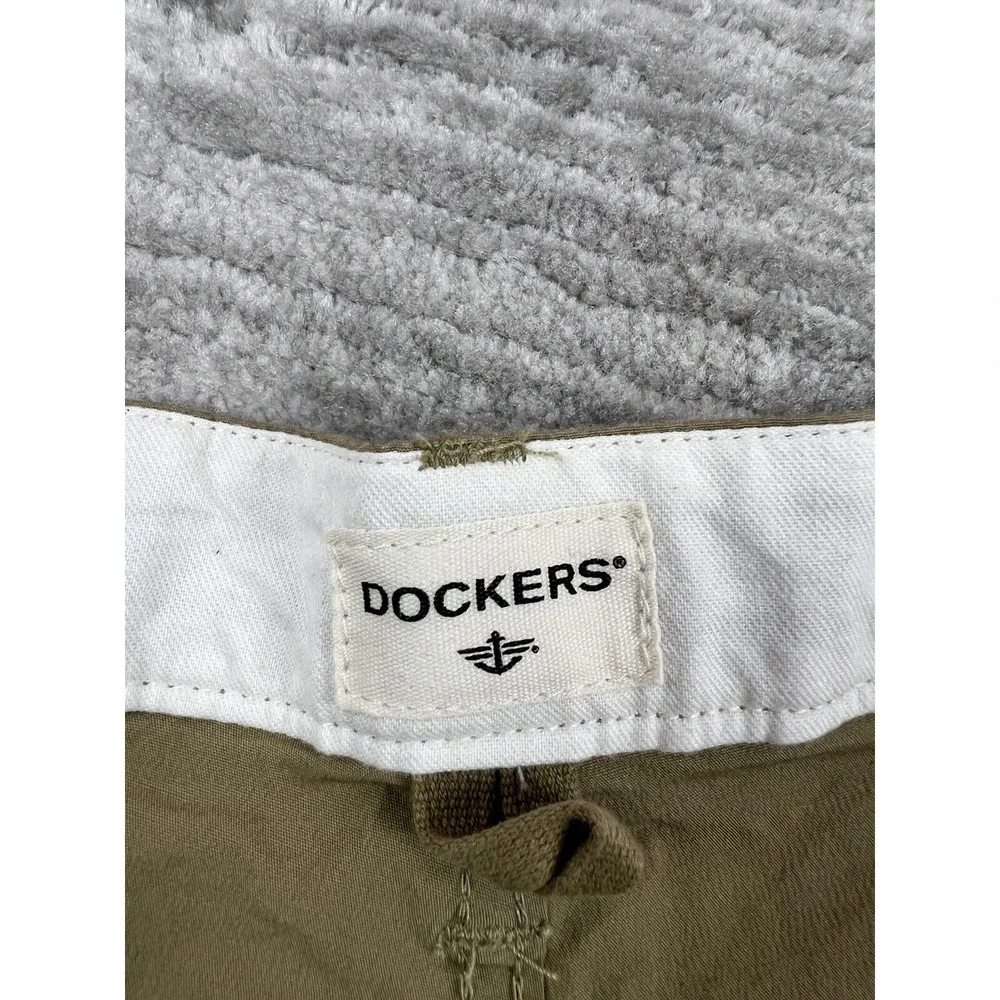 Dockers Cargo Shorts Mens 44 Khaki Tan Stretch Cotton 6-Pocket Utility Casual